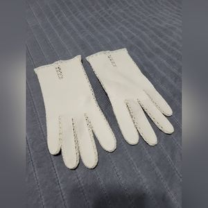 Cream colored gloves with lace